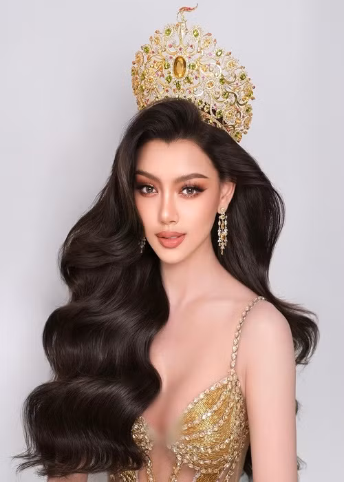 Năm 2023, Thae đăng quang Miss Grand Myanmar. Trước đó, cô chưa có nhiều kinh nghiệm thi nhan sắc.