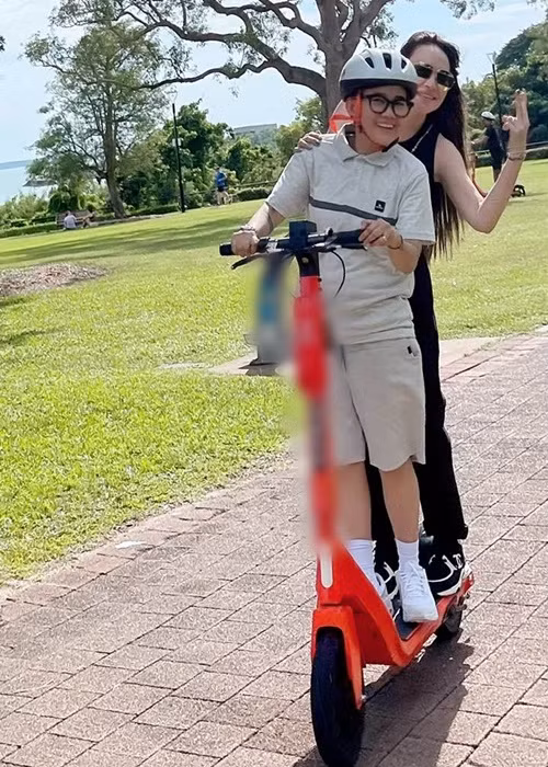 Sau 2 năm về chung một nhà với Thanh Hà, nhạc sĩ Phương Uyên trải lòng về hôn nhân: "Cuộc sống hôn nhân không dễ dàng, nó cần sự thấu hiểu và bao dung, để làm được điều đó ta cần có thời gian và tình yêu đủ lớn để bước qua, phải lột cả chục lớp bụi của quá khứ để thấy được sự tinh khiết của nó, ở đó ta thấy rõ bản chất thật sự của tình yêu, là niềm tin và không từ bỏ".