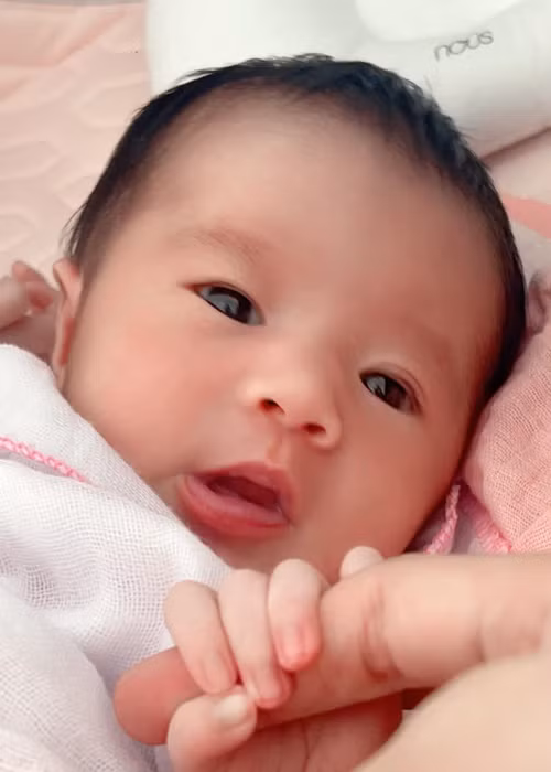Từ ngày có con, Võ Hoàng Yến lưu giữ nhiều hình ảnh của con trong điện thoại thay vì bản thân.