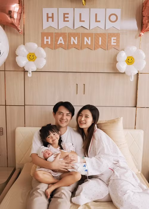 Đông Nhi sinh con gái đầu lòng năm 2020 và con gái thứ hai vào tháng 8/2024. Ảnh: FB Đông Nhi.