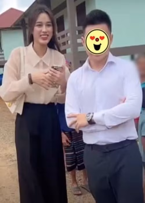 Trước đó, cư dân mạng lan truyền hình ảnh Đỗ Thị Hà bên một thiếu gia. Ảnh: Thương Hiệu Pháp Luật.