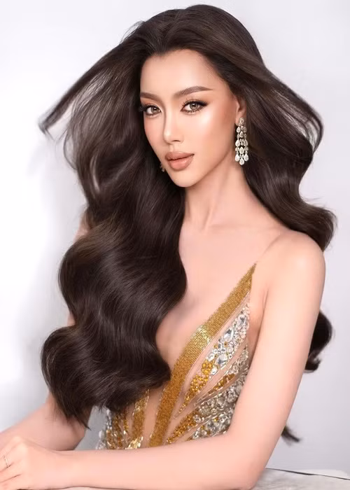 Thae chuộng lối trang điểm sắc sảo. Ảnh: Instagram Thae Su Nyein.