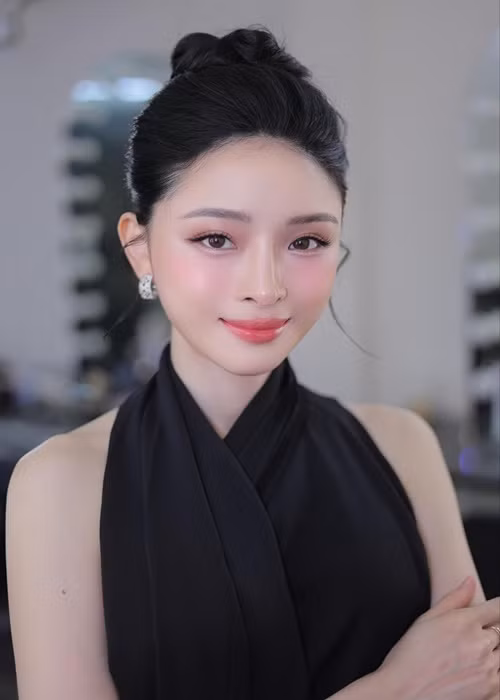 Người đẹp thi thoảng tham gia một số sự kiện giải trí.