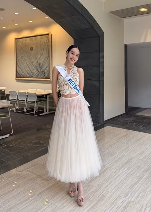Thanh Thủy liên tục cập nhật hình ảnh ở đấu trường nhan sắc quốc tế.