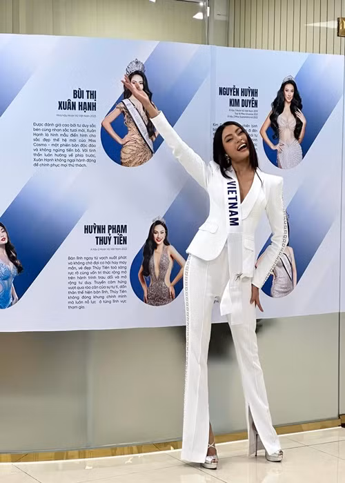 Cuối năm 2023, Bùi Xuân Hạnh đăng quang Miss Cosmo Vietnam. Từ tháng 9/2024, cô đại diện Việt Nam thi Miss Cosmo 2024. Ảnh: FB Bùi Xuân Hạnh.