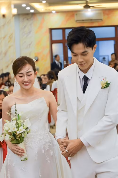 Phương Lan chia sẻ, mẹ chồng cô tinh tế, thấu hiểu tâm lý con dâu. Biết Phương Lan không biết nấu món Bắc, mẹ chồng cô vẫn thông cảm. Hai mẹ con nữ diễn viên hay mua đồ trực tuyến gửi cho nhau. Ảnh: Vietnamnet.