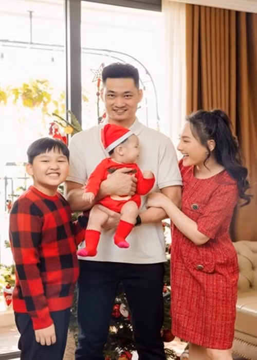 Trong cuộc phỏng vấn với VOV, Bảo Thanh cho hay, vợ chồng cô nói chuyện, chia sẻ với nhau như hai người bạn thân thiết, hai tri kỷ. Ảnh: FB Bảo Thanh.
