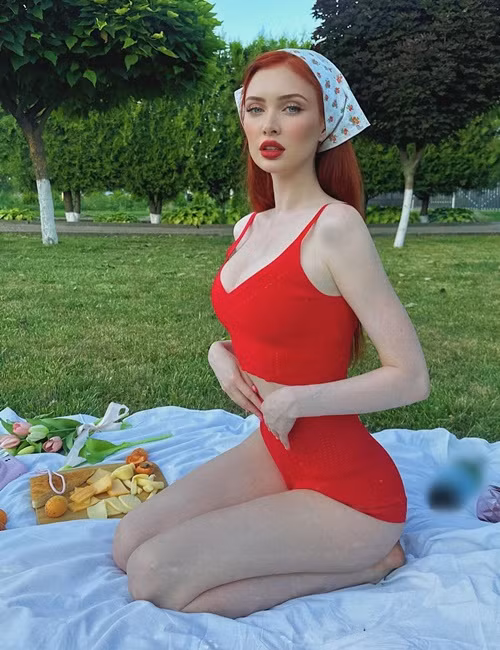 Tháng 5/2024, cô nàng có gần 1 triệu fan trên Instagram. Đến nay, số người hâm mộ của Angelina là 1,2 triệu.