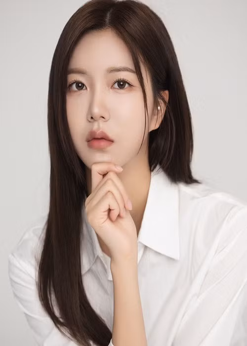 Hooyeon năm nay 24 tuổi, trẻ trung, gợi cảm. Ảnh: Instagram Hooyeon.