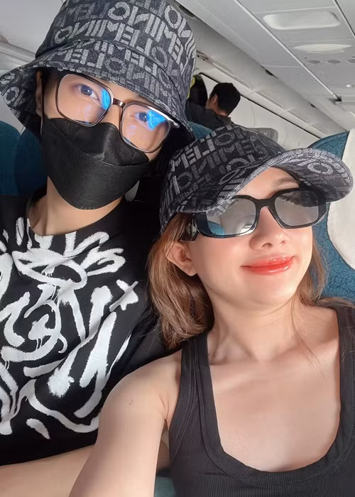 Trong gia đình, Phương Lan quản lý, chi tiêu thu nhập hai vợ chồng. Ảnh: FB Phương Lan.