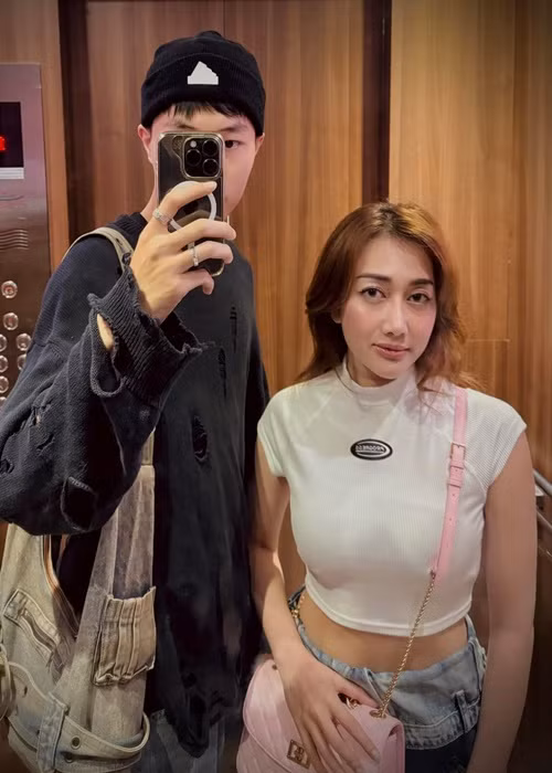 Phan Đạt chiều chuộng Phương Lan hết mực. Trong đám cưới, anh tặng vợ một căn nhà. Ảnh: FB Phan Đạt.