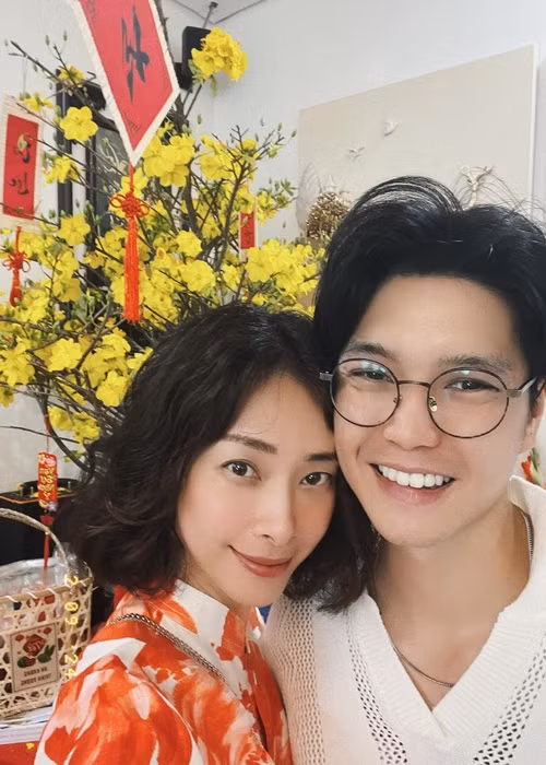 Huy Trần khen vợ phụ việc kinh doanh rất giỏi. Ảnh: FB Ngô Thanh Vân.