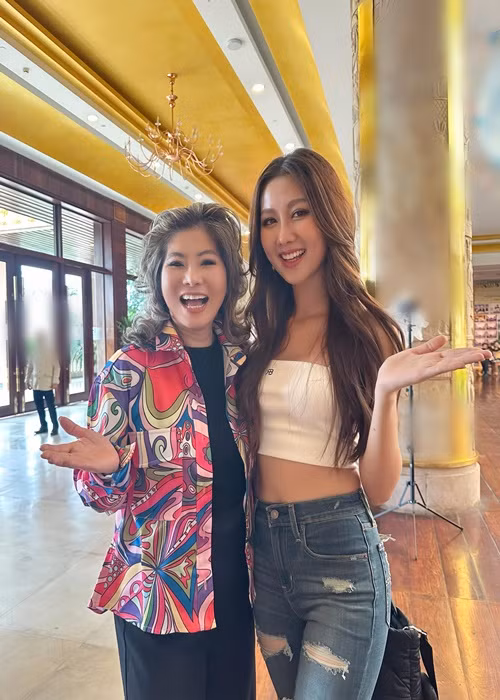 Đại diện Việt Nam trả lời: "Tôi nghĩ nhiều người hâm mộ sắc đẹp tại Việt Nam yêu thích và ủng hộ tôi, nhưng cũng có một số người không hiểu những gì tôi làm. Tôi hy vọng họ có thể thấy được những nỗ lực và khả năng của tôi". Ảnh: FB Quế Anh.