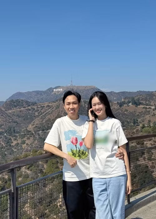 Đôi vợ chồng son đi chơi ở Beverly Hills, California. Ảnh: FB Anh Đức.