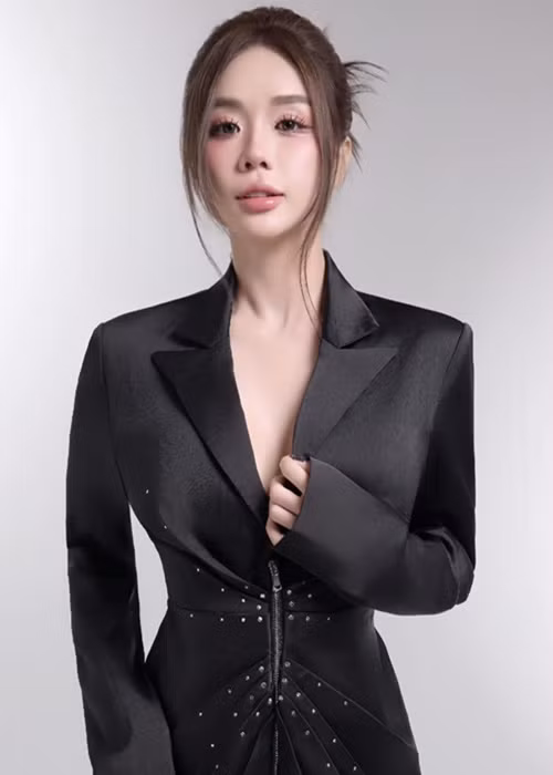 Sắc vóc của Bảo Ngọc được nhiều người khen ngợi. Cô sở hữu gương mặt trẻ trung, vóc dáng thon gọn dù từng 2 lần sinh nở. Ảnh: FB Bảo Ngọc.
