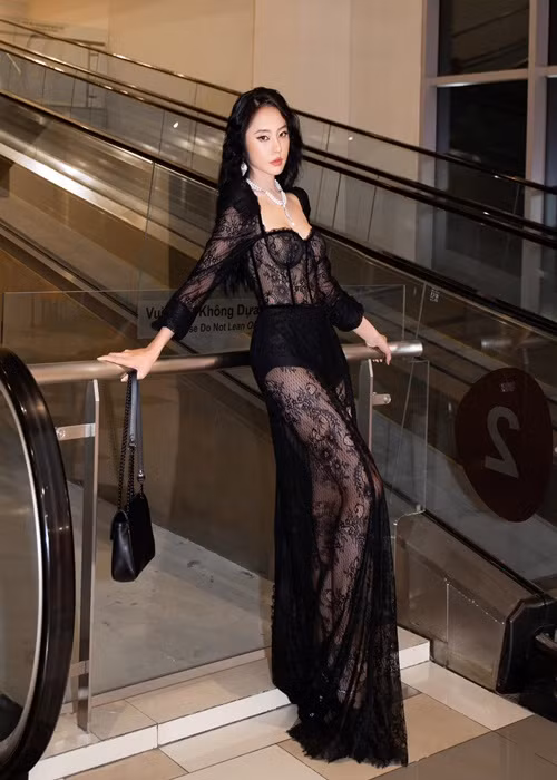 Nữ diễn viên phim Cám diện trang phục xuyên thấu khi tham gia một sự kiện. Ảnh: FB Rima Thanh Vy.