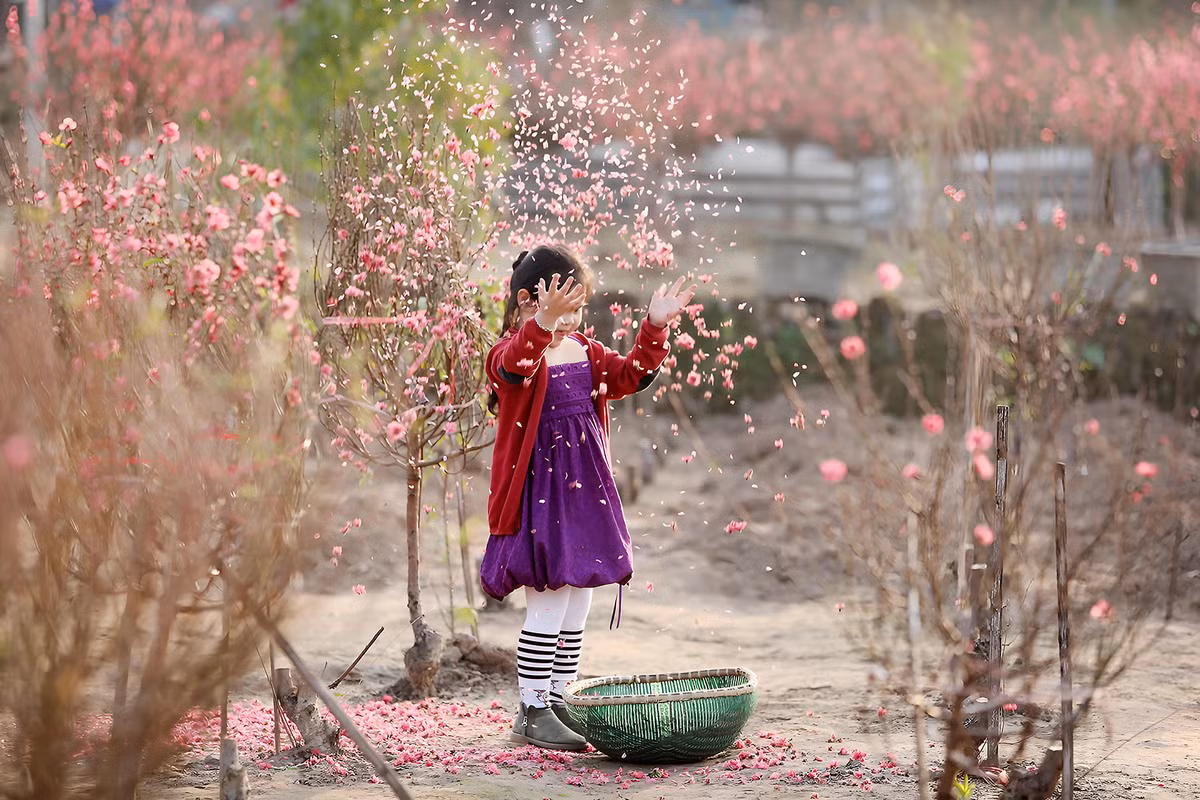 Hà Nội có rất nhiều nét đặc biệt, riêng biệt không nơi nào có được, từ tiết trời đông, thu, hạ hay thậm chí là mùa xuân, vào thời điểm nào Hà Nội cũng ẩn chứa vẻ đẹp rất khác. Ảnh: Vũ Minh Quân