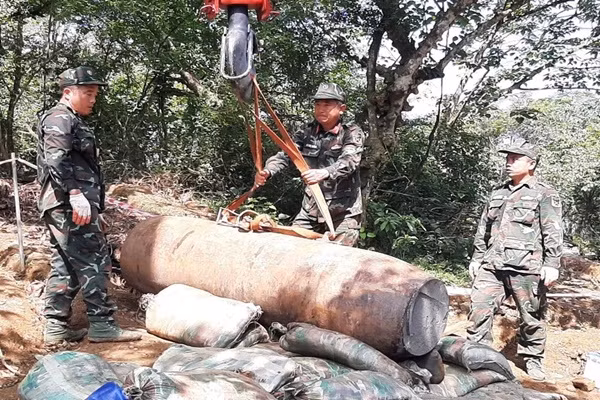 Ngày 18/10, Bộ Quốc phòng đã quyết định giao Trung tâm Công nghệ xử lý bom mìn, Binh chủng Công binh xử lý theo phương án cắt, xì tháo thuốc nổ, bàn giao vỏ quả bom cho Bộ Tư lệnh Thủ đô Hà Nội làm chứng tích chiến tranh.