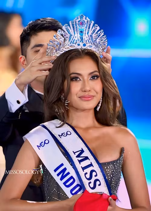 Dai dien Indonesia dang quang, Xuan Hanh vao top 5 Miss Cosmo 2024