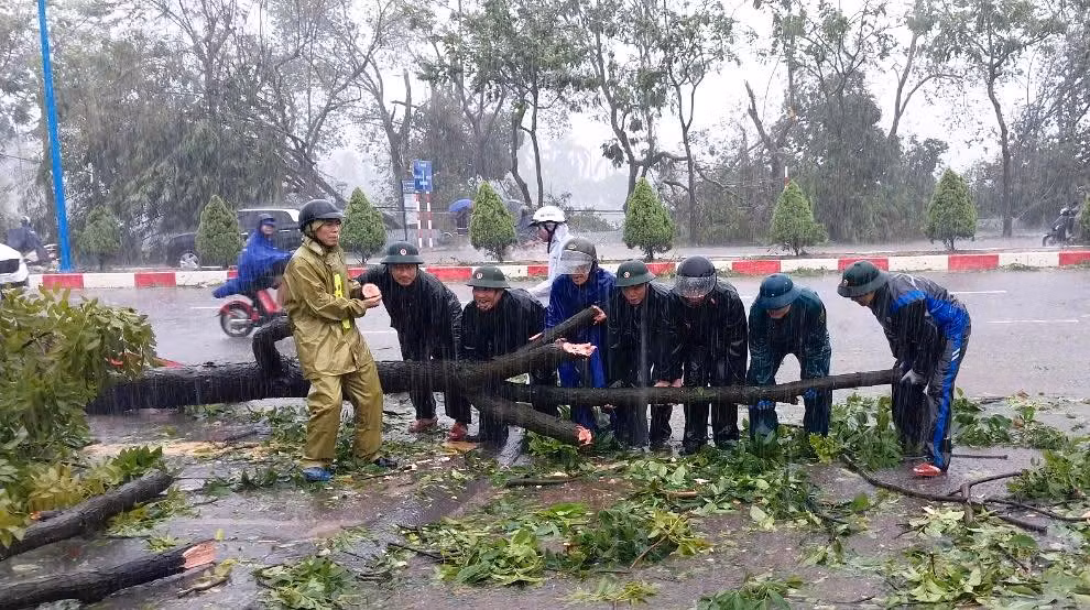 Với sự giúp đỡ của các lực lượng chức năng, cuộc sống người dân sớm trở lại bình thường trong thời gian sớm nhất.