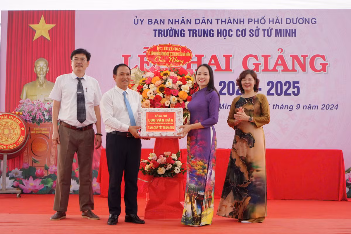Bí thư Tỉnh ủy Hải Dương: Tạo điều kiện cho giáo dục phát triển - Hình 7 Bi thu Tinh uy Hai Duong: Tao dieu kien cho giao duc phat trien-Hinh-7
