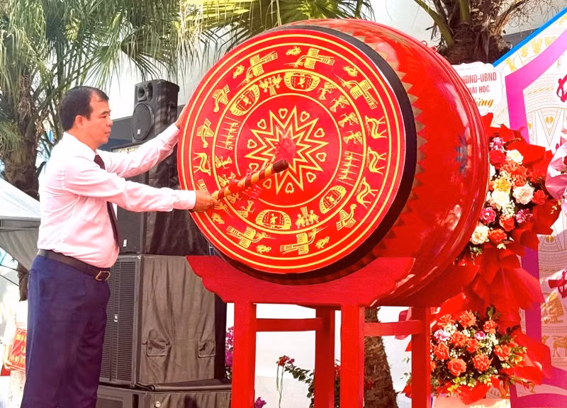 Bí thư Tỉnh ủy Hải Dương: Tạo điều kiện cho giáo dục phát triển - Hình 9 Bi thu Tinh uy Hai Duong: Tao dieu kien cho giao duc phat trien-Hinh-9