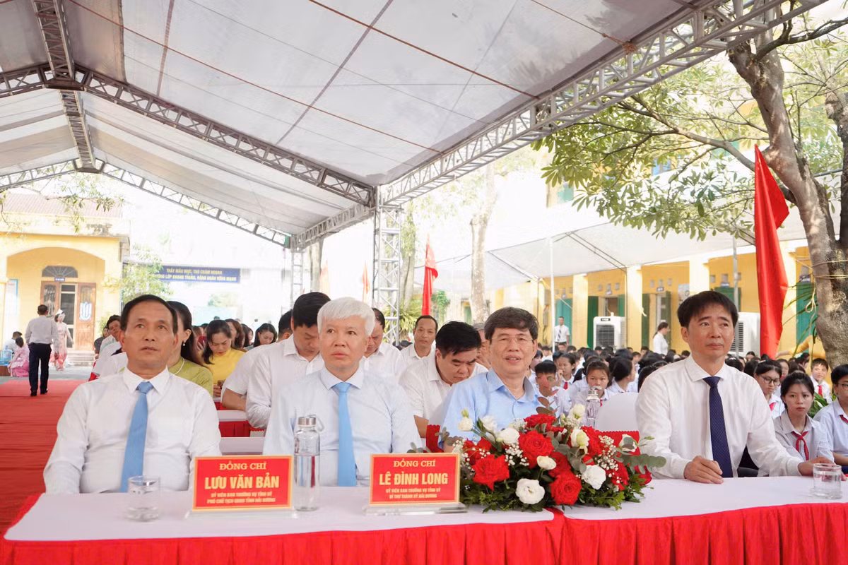 Bí thư Tỉnh ủy Hải Dương: Tạo điều kiện cho giáo dục phát triển - Hình 4 Bi thu Tinh uy Hai Duong: Tao dieu kien cho giao duc phat trien-Hinh-4