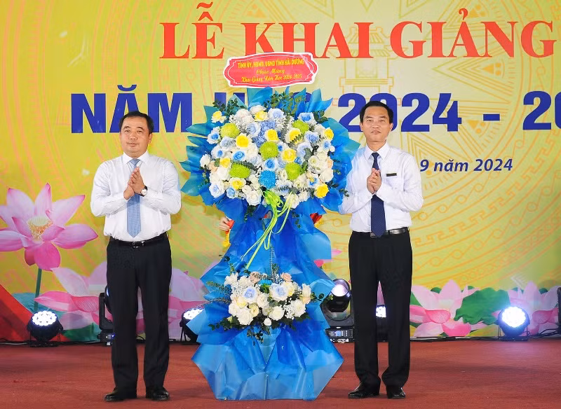 Bí thư Tỉnh ủy Hải Dương: Tạo điều kiện cho giáo dục phát triển Bi thu Tinh uy Hai Duong: Tao dieu kien cho giao duc phat trien