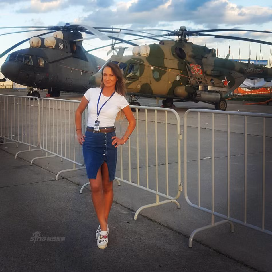 Trực thăng vận tải Mi-26 và Mi-8 cùng sóng đôi trong triển lãm MAKS 2017. Nguồn ảnh: Sina.