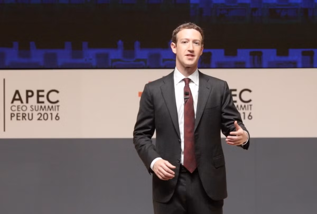 Mark Zuckergerg "rút kinh nghiệm" tại Hội nghị Thượng đỉnh APEC tại Peru năm 2016.