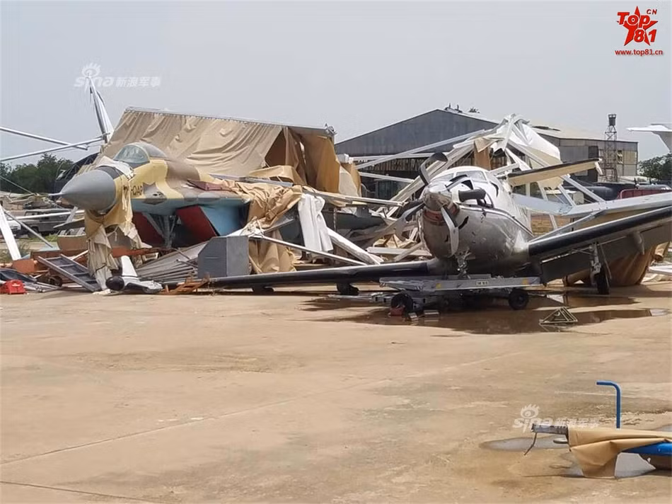 Một bức ảnh khác chụp cận cảnh hơn hình ảnh chiếc MiG-29 của Không quân Chad sau cơn bão. Chưa rõ thiệt hại của trận bão lớn nhất lịch sử này đối với lực lượng Không quân Chad là bao nhiêu nhưng chắc chắn một điều trong thời gian sắp tới lực lượng Không quân của nước này sẽ bị tê liệt tạm thời. Nguồn ảnh: Top81.