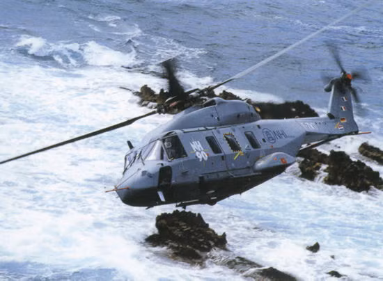 Về mặt vũ trang, phiên bản săn ngầm của trực thăng NH 90 có khả năng mang theo tên lửa đối hạm hoặc ngư lôi dẫn đường. Hiện tại, NH 90 đang là một trong những chiếc trực thăng săn ngầm có "số má" nhất tại châu Âu nói riêng và nhất thế giới nói chung. Nguồn ảnh: Airforce.