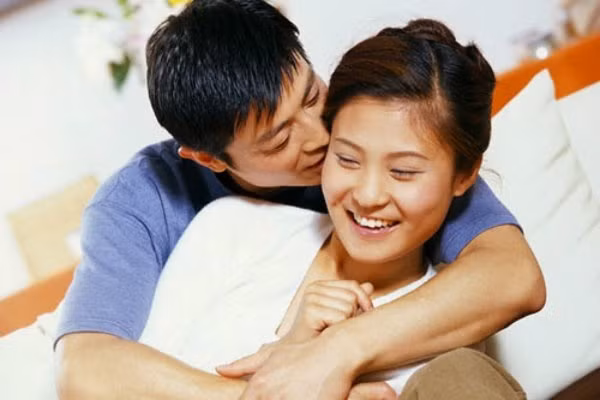 Ông chồng đáng yêu khi lúc nào cũng thích ngủ cùng vợ Ong chong dang yeu khi luc nao cung thich ngu cung vo