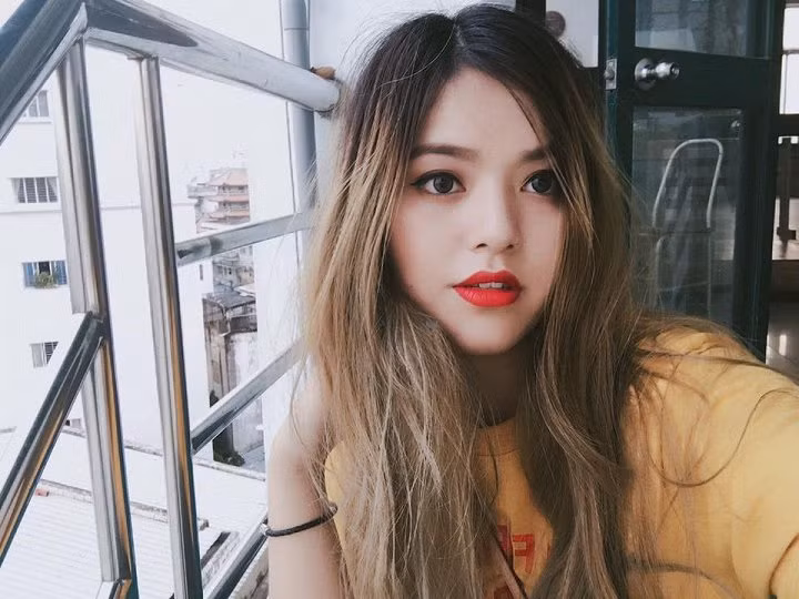 So với chị gái, Trâm Anh xinh đẹp cũng không kém.