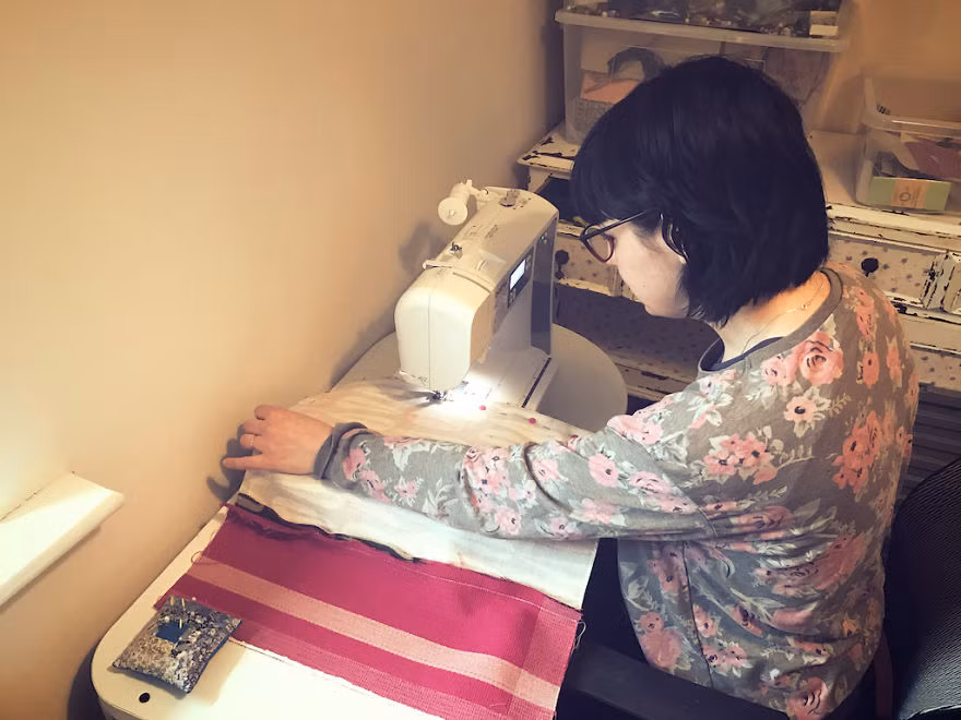 Với chi phí eo hẹp, chỉ khoảng 1.000 bảng Anh (~ 30 triệu đồng), hai vợ chồng quyết định sẽ tự tay làm mọi thứ cho tiết kiệm.
