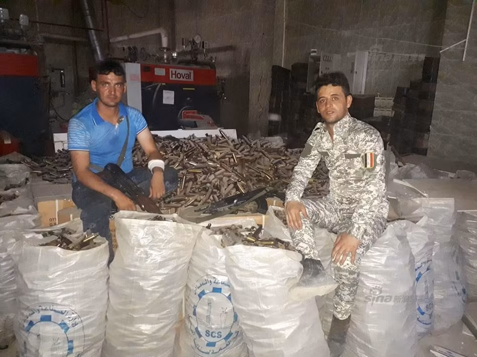 Một kho đạn của phiến quân IS được các lực lượng vũ trang Iraq thu giữ. Tham chiến chống lại những tên khủng bố IS tại thành phố này bao gồm những lực lượng quân đội, đặc nhiệm và cả cảnh sát, lực lượng chống khủng bố,... Nguồn ảnh: Cell.