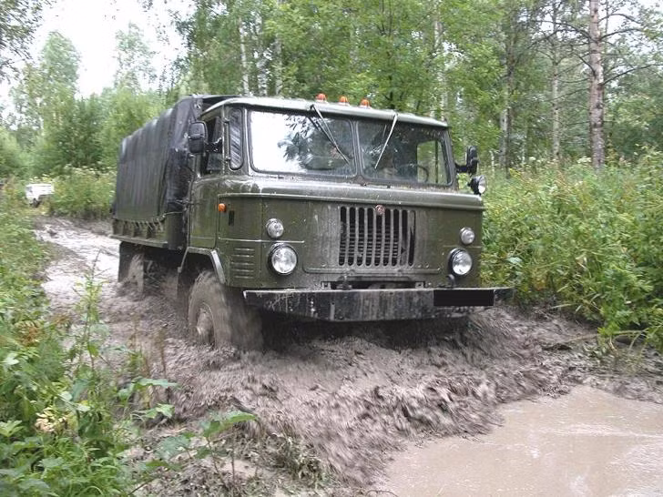 Xe tải đa dụng Gaz-66 nổi tiếng đến nỗi, phía Liên Xô còn cho in hình chiếc xe này lên một con tem và phát hành toàn quốc vào năm 1971. Đến năm 1999, tất cả các loại Gaz-66 đều bị dừng sản xuất, thay vào đó là dòng Gaz-3308 hiện đại hơn. Tuy nhiên ngày nay vẫn còn rất nhiều xe Gaz-66 được sử dụng trên khắp thế giới dù chiếc "mới" nhất trong số chúng đã gần bước sang tuổi 20. Nguồn ảnh: Key.