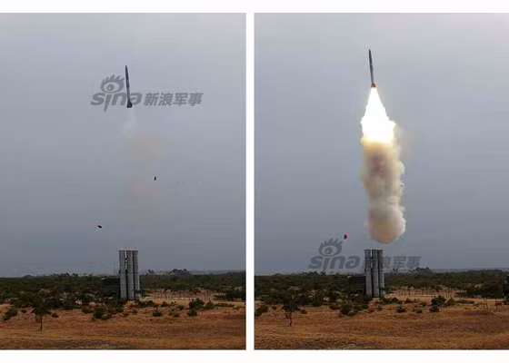 Không rõ liệu có sự giúp đỡ nào tự bên ngoài hay không, nhưng việc Triều Tiên chế tạo và bắn thử KN-06 thành công là minh chứng rõ nét cho nền khoa học kỹ thuật quân sự tiên tiến của nước này. Ảnh: Tên lửa KN-06 rời bệ phóng bằng liều phóng lạnh, ở độ cao an toàn (so với bệ phóng), tên lửa kích hoạt động cơ đẩy trình đưa đạn tới mục tiêu. Kiểu phóng này giống hệt hệ thống S-300, S-400 Nga.
