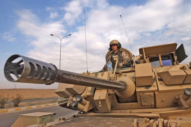 Việc Mỹ tái triển khai dòng xe chiến đấu bộ binh M2 Bradley khiến giới phân tích lo ngại cuộc chiến tại Syria sẽ tiếp tục leo thang lên một tầng cao mới.