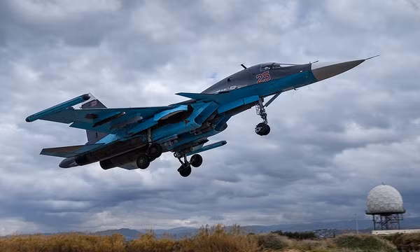 Quyết định trang bị được thông qua sau khi phiên bản mới của Su-34 đã hoàn thành tất cả các cuộc thử nghiệm nghiêm ngặt nhất từ cuối năm 2019. "Su-34 mới sẽ mang được nhiều tên lửa hơn và hệ thống tác chiến điện tử (EW) mới", nguồn tin cho biết.