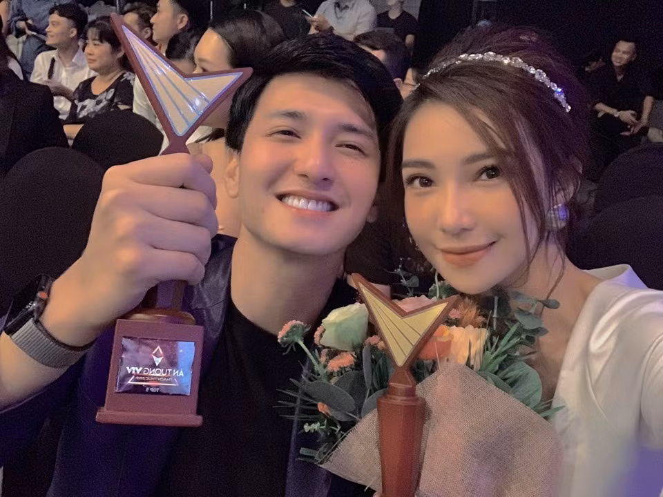 Lưu Đê Ly chia sẻ hình ảnh bản thân trong sự kiện đầu tiên cô tham dự sau khi phẫu thuật tại hậu trường lễ trao giải Ấn tượng VTV tối 7/9.