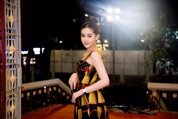 Ngân Anh gây bất ngờ với vóc dáng nuột nà và nhan sắc ngày càng thăng hạng.