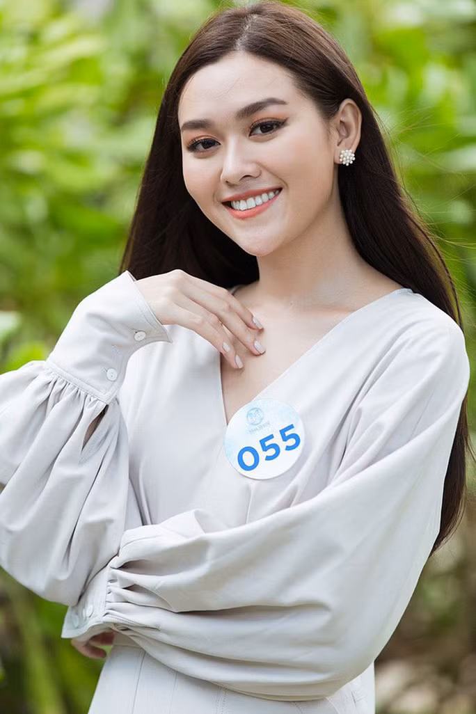 Cận cảnh nhan sắc Nguyễn Tường San.