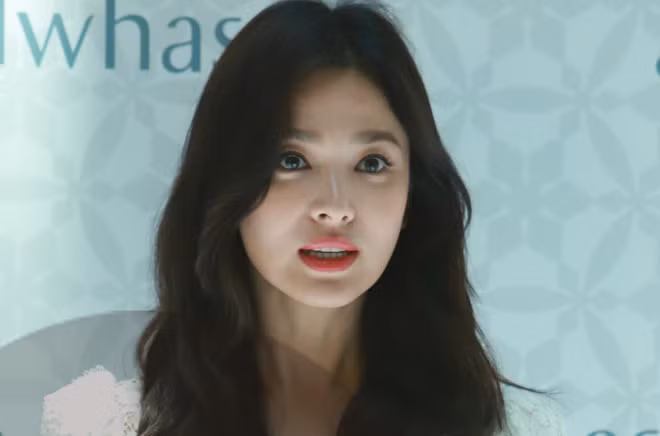 Song Hye Kyo lo ve met moi khi xuat hien sau ly hon
