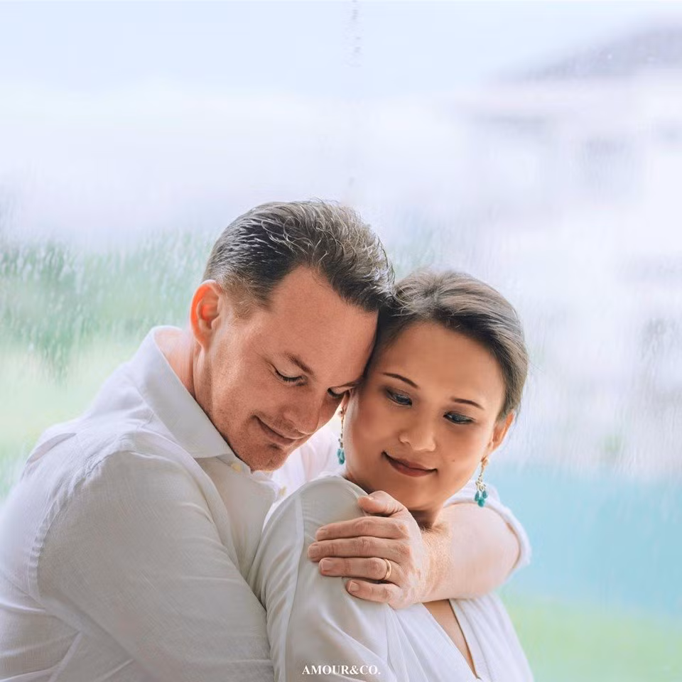 Sau 5 thang ket hon, chong cu Hong Nhung sap len chuc bo lan 3-Hinh-2