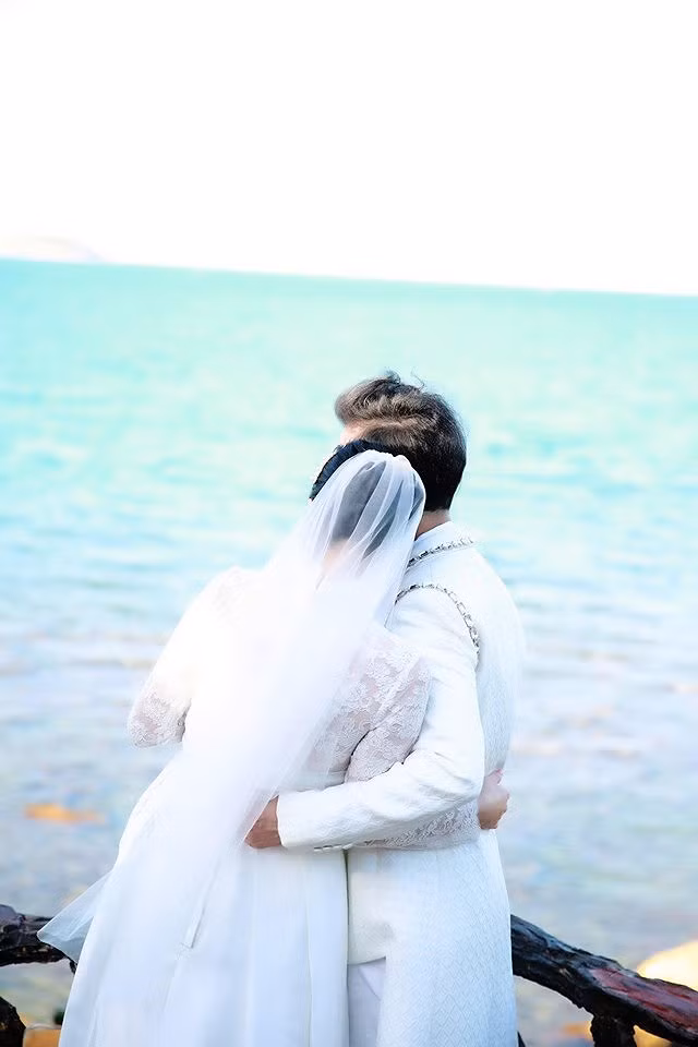 “Ông hoàng nhạc sến” úp mở: “Nếu Ngọc Sơn cưới vợ, đại gia đình sẽ tặng quà gì?”.