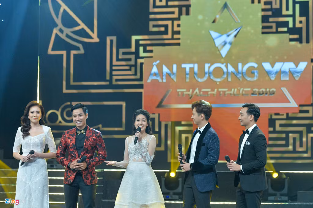 Hinh anh an tuong tai VTV Awards 2019: Ong Son ruoc nang ve dinh!