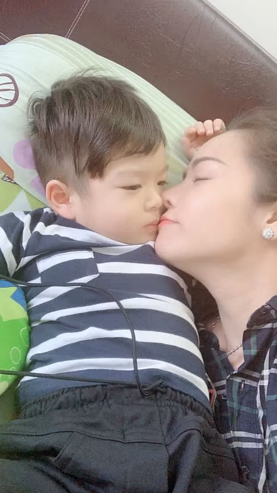 Nhat Kim Anh dau xot phai song xa con sau ly hon-Hinh-2