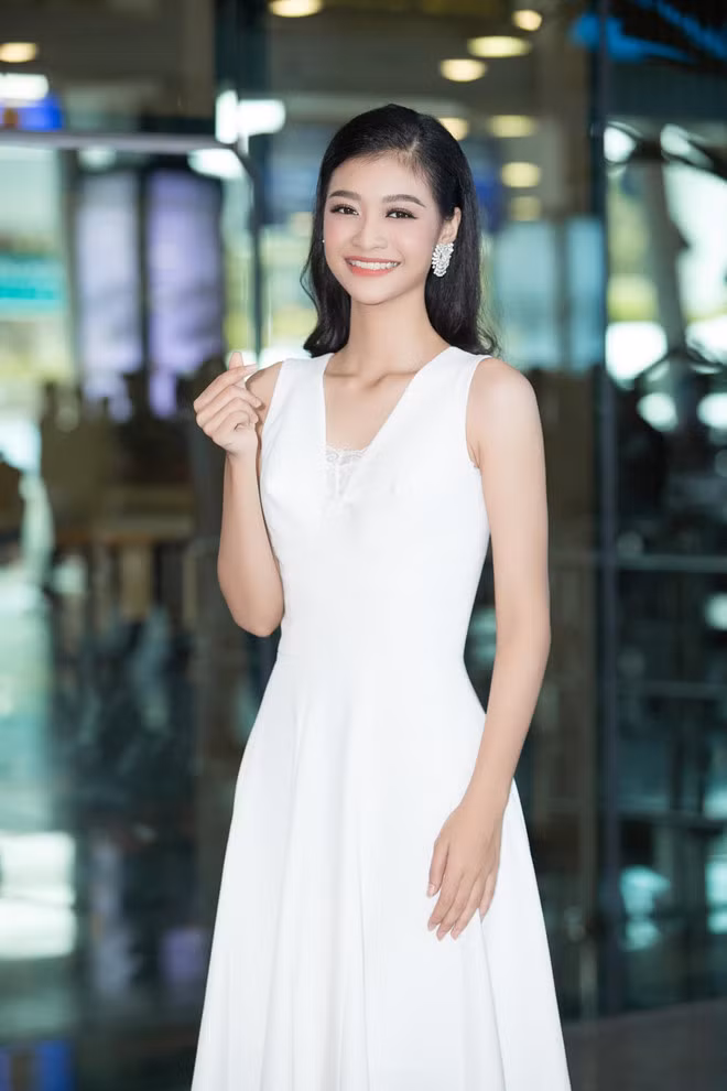 Á hậu 1 Nguyễn Hà Kiều Loan hiện là sinh viên năm nhất Đại học Đà Nẵng. Trong quá trình thi Hoa hậu Thế giới Việt Nam, cô thể hiện ưu điểm trình diễn sân khấu tốt cùng khả năng ngoại ngữ tốt. Ngoài ra, Kiều Loan còn sở hữu giọng hát ngọt ngào, truyền cảm. Cô từng tham gia một số cuộc thi văn nghệ tại địa phương.
