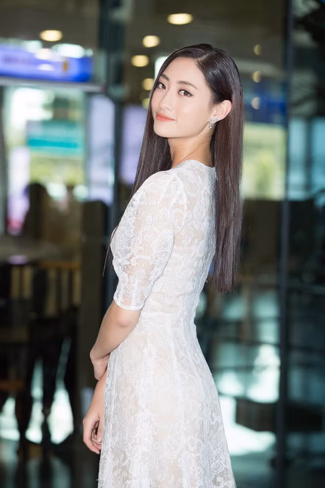 Hoa hậu Lương Thùy Linh sinh ra trong gia đình bề thế ở thành phố Cao Bằng. Ba cô là sĩ quan, còn mẹ là bà Nguyễn Thị Hương, giám đốc Kho bạc Nhà nước tỉnh Cao Bằng.